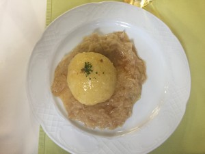 Grammelknödel mit Sauerkraut