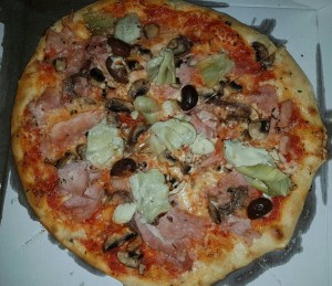 Pizza Capricciosa - beim Knoblauchöl wurde echt nicht gespart