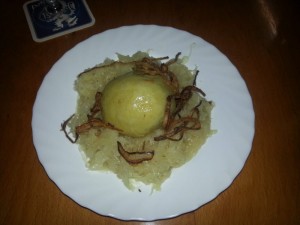 Grammelknödel mit Kraut und Röstzwiebel - Gastwirtschaft Rohrböck - Wien