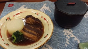 Geschmortes Bauchfleisch mit Rettich. Das Fleisch hatte keine Konsistenz ... - Nihon Bashi - Wien