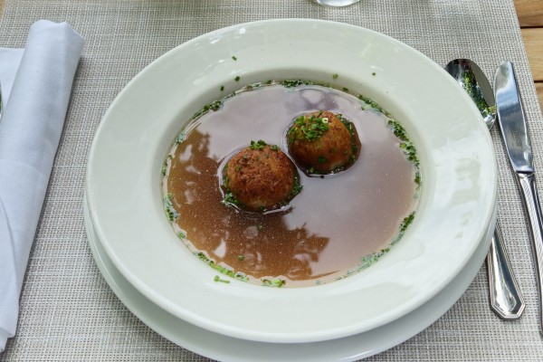 Meixner's Gastwirtschaft - Tadellose Rindsuppe mit ebensolchen Fleischknödeln - Meixner's Gastwirtschaft - Wien
