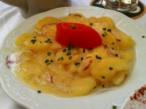 Surschnitzerl mit Erdäpfelsalat