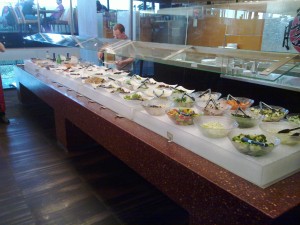 der Buffettisch....jede Menge Auswahl an Gemüse, Fleisch und Fisch
26. Mai 2011