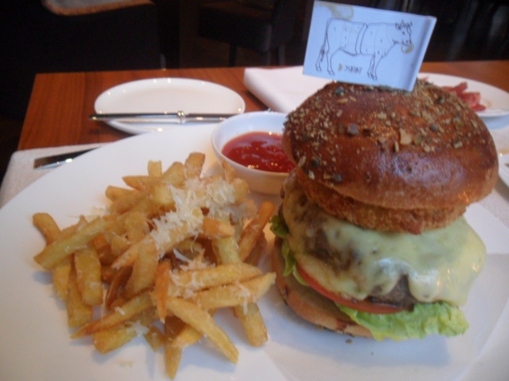 Burger (aussen) - DSTRIKT - Wien