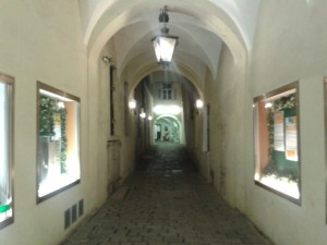Langer Gang bis in den Innenhof - Krebsenkeller - Graz