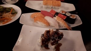 Dragon-Roll, California-Maki und kleine Sushi Platte