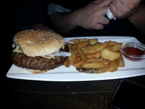 Spark Burger €8,50
Das Bun war vorher tiefgefroren, denn es war sehr trocken und hart. Fleisch ...