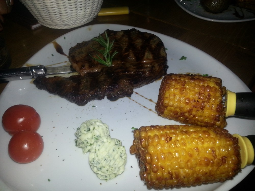 T-Bone Steak mit gegrillten Maiskolben - Flatschers - Wien