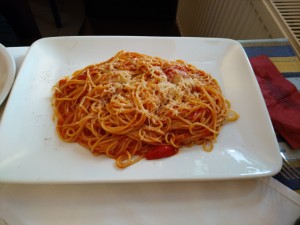 Spaghetti con pachino e basilico fresco