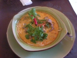 Curry-Reisnudeln-Suppentopf mit Rind oder Huhn