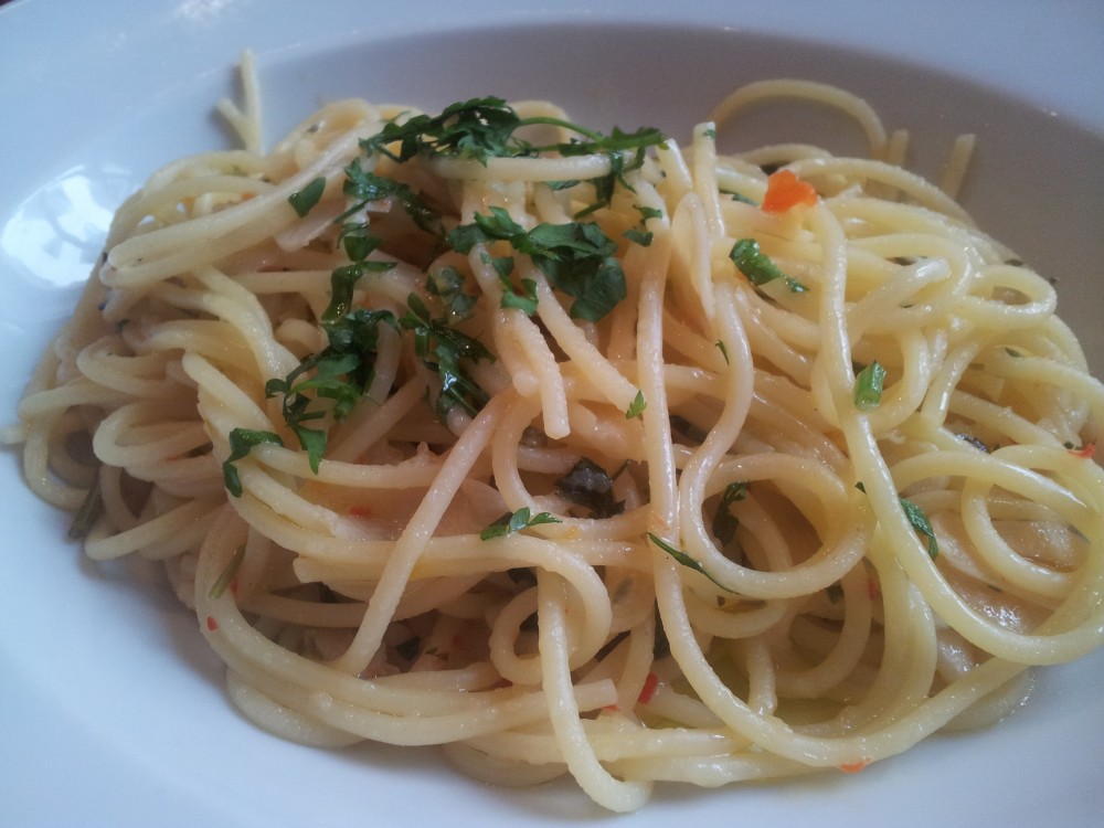 Spaghetti aglio, olio e peperoncino um 10,80 Euro. - Danieli - Wien