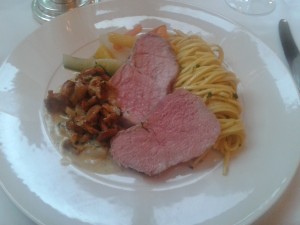 Kalbssteak mit Rahmeierschwammerl und Butternudeln - Restaurant Florian im Parkhotel Graz - Graz