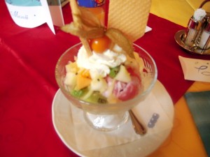 Gemischtes Eis mit Früchten - Alpengasthof Moser - Karchauer Wirt - St. Blasen