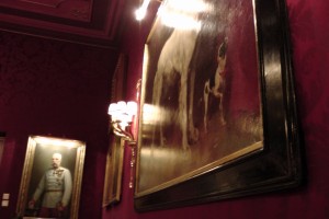 antikes Bild (2 Hunde) - Sacher Rote Bar - Wien
