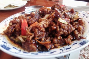 DaDa kocht Gan-Bian Rindfleisch mit Reis