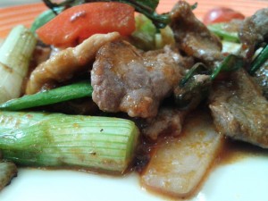 Asia Restaurant ECKE - Teppanyaki mit Gemüse, Rind und Huhn mit Thai Curry Sauce