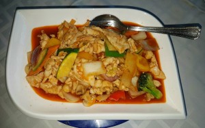 Wokhuhn mit Gemüse in Roter Thai Currypaste