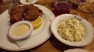 Styrian Fried Chicken mit Maggi-Mayonnaise und (leider rahmigen) Krautsalat - eine mächtige, ...