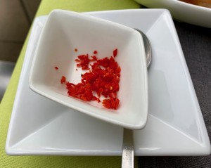 Extra-Schärfe in Form einer frisch geschnittenen Chilischote - Zur Goldenen Kugel - Wien