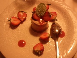 Torroneparfait mit Erdbeeren