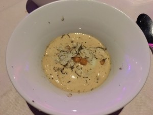 Kumptners Trüffelei:Das Ein-Stunden-Ei auf crèmigem Babyspinat mit Périgord ... - Albertina Passage - Dinner Club - Wien