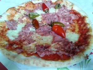 Chaplin - Pizza Diavolo (EUR 8,10 + Mozzarella EUR 2,30) - Chaplin - Wien