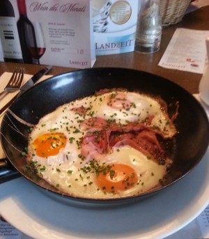Ham and eggs Pfandl (€ 8,15) - Landzeit Autobahn-Restaurant Graz-Kaiserwald - Dobl