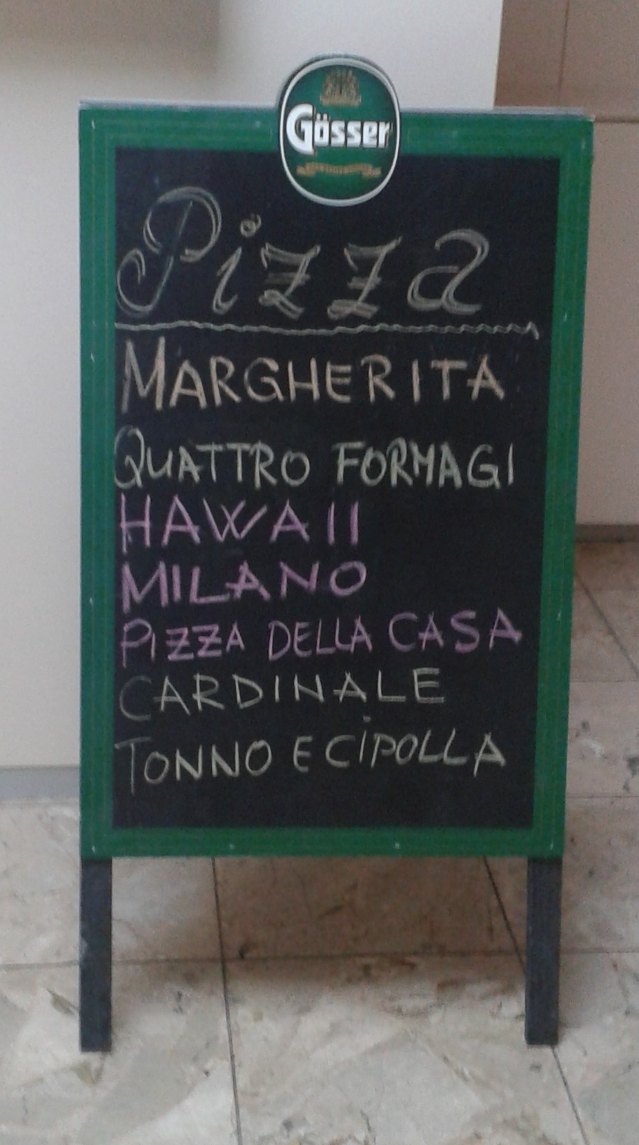 Aufsteller mit dem Pizzaangebot - La Piscina - Oberwölz