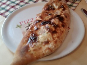 Pizzeria Fantastico Pizza Calzone (Schinken, Champignons, Artischocken, Mais &amp;amp; Knoblauch)