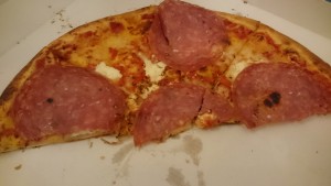 Pizza Salami mit Schafkäse - Riva Rosa - Wien