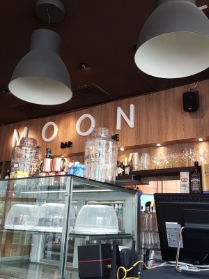MOON Cafe Bar Lounge