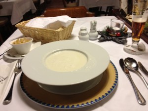 "Saure" Suppe mit Brennsterz - Restaurant Hotel Böhlerstern - Kapfenberg