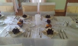 Hochzeitstafel im Saal