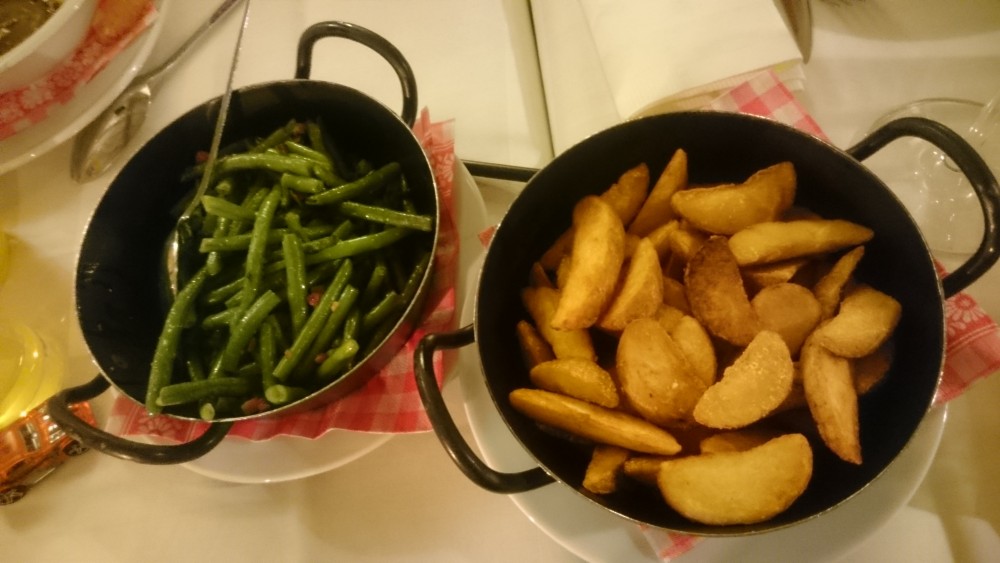 Farmerkartoffel (Potato Wedges) und Speckbohnen - Harry's Farm - Ledenitzen