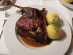 Grandios! Haut super knusprig, Fleisch nicht fasrig weich und saftig, top ... - Heidinger´s Gasthaus - Wien