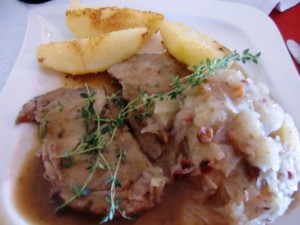 Schweinsbraten mit Sauerkraut und Erdäpfeln - Birkenstub'n - Gamlitz