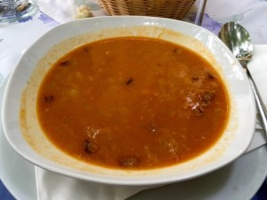 Das Highlight: die serbische Bohnensuppe