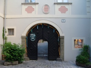 Eingang in der Kahlenberger Straße 22.