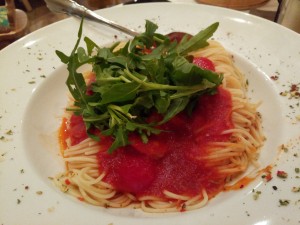 Spaghetti Pomodoro mit Rucola und Garnelen