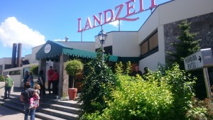 Lokal aussen - Landzeit Autobahn-Restaurant Mondsee & Panoramahotel Mondsee - Innerschwand am Mondsee