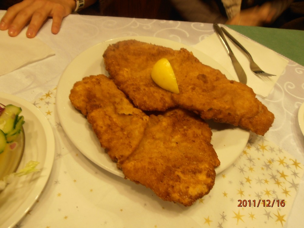 Wiener Schnitzel vom Schwein für eine Person!
 - Schnitzelwirt - Wien