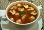 Tom Yam Gung-Suppe mit Garnelen und Champignons