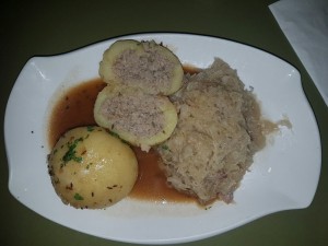 Fleischknödl mit Sauerkraut 7,50