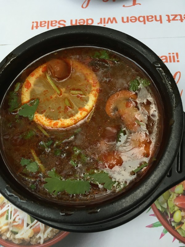 Tom Yam Goong, Suppe auf thailändische Art mit Garnelen,Champignons, ... - Akakiko - Wien
