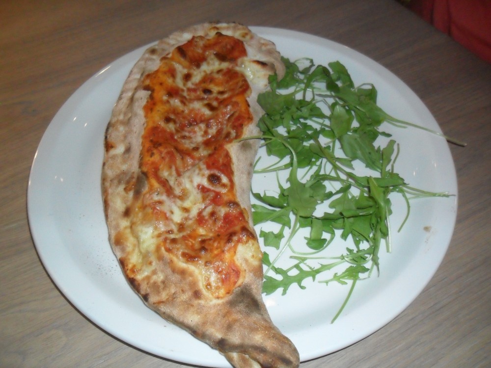Pizza Calzone - Vapiano Westbahnhof - Wien