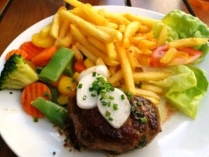 Stadtbrauerei Schwarzenberg Rinderfilet-Steak mit Gemüse und Pommes - Stadtbrauerei Schwarzenberg - Wien