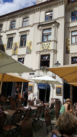 Cafe Bar Glockenspiel