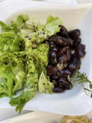 Käferbohnen- und grüner Salat