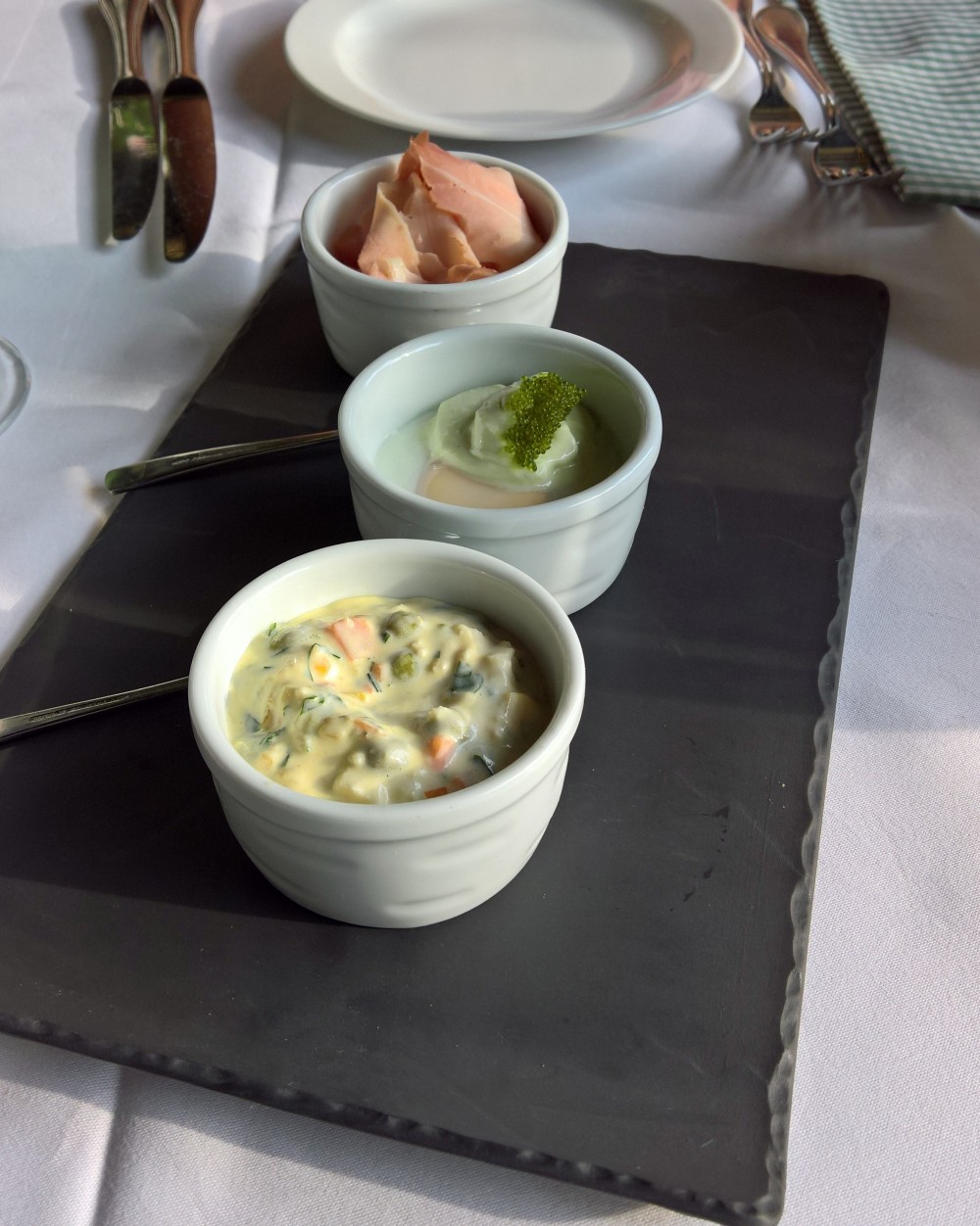 französischer Salat, Kren-Mayonnaise-Ei, Beinschinken - Jell - Krems