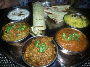 Thali Platte - Beef Korma, Pork Vindaloo, Tulsi Chicken Curry - TULSI - Wien